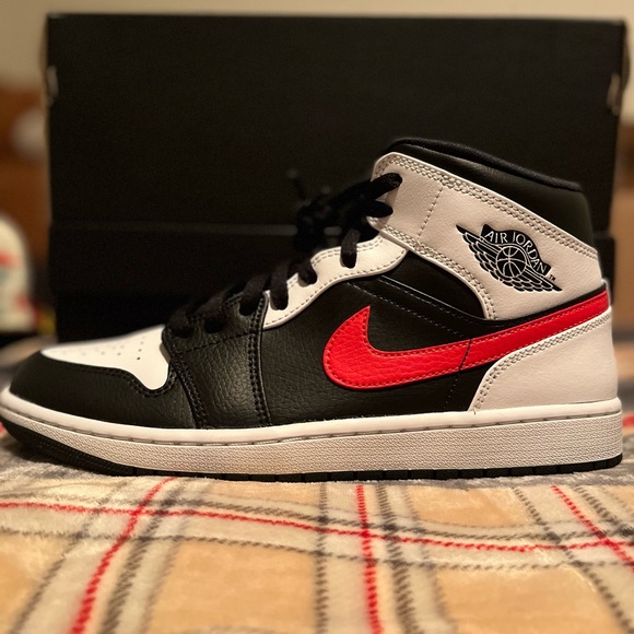Air Jordan 1 - Picture 5 of 11